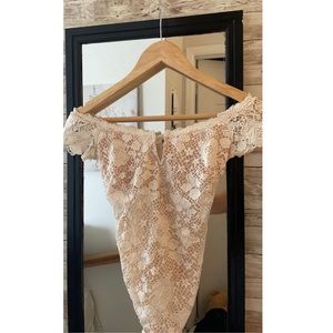 Victoria’s Secret white Lacey bodysuit. Size small 🤍
